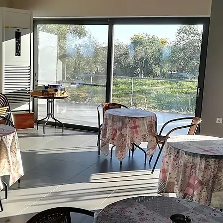 Elena Bungalows * チラニ